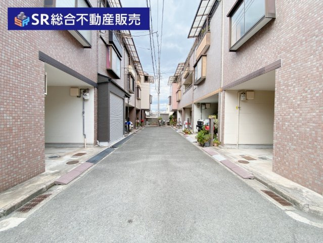 吉田5丁目中古戸建の前面道路含む現地写真|当日予約も大歓迎です！土日祝、雨の日やお子様連れのお客様の送迎も可能ですのでお気になさらずお問合せ下さい。お仕事終わりのお時間にも柔軟に対応致しますのでお気軽にお申し付け下さいませ。