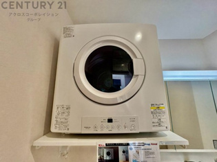 天候に左右されずに洗濯物を乾燥できること、さらに洗濯物を短時間で乾燥でき、除菌効果や花粉症対策にも役立ち、生乾き臭の発生も抑えられます。﻿