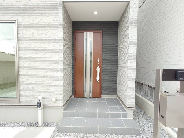 ■■西原町幸地-①号棟（全3棟）の玄関|きれいな玄関です