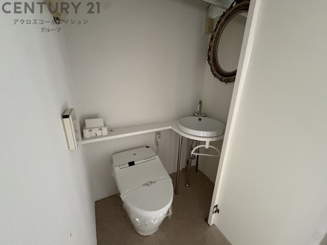 温水洗浄便座付きのトイレです♪