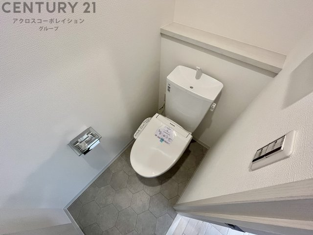 温水洗浄便座付きのトイレです♪