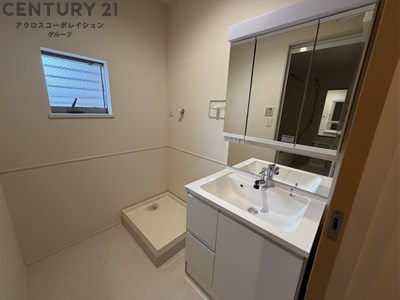 温水洗浄便座付きのトイレです♪