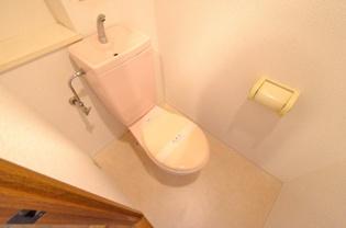 コンパクトで使いやすいトイレです♪