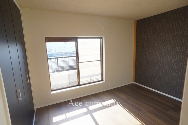 【子供部屋】 | 八尾市本町3丁目 | 【3階：西側洋室6帖】バルコニーに面したお部屋です☆