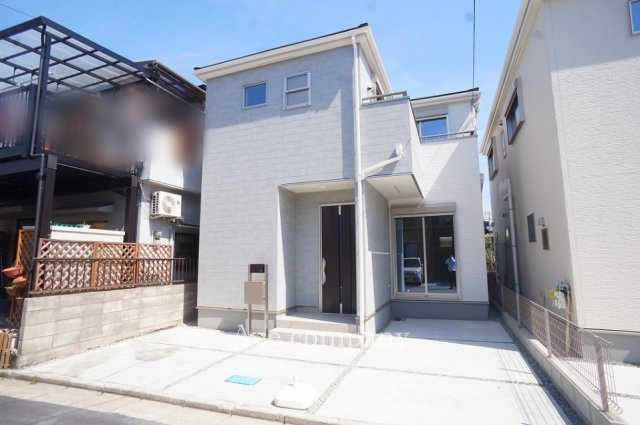 【外観】 | 八尾市小畑町2丁目　【1号棟/全4棟】 | 敷地にゆとりがあり、駐輪スペースも楽々確保できます♪