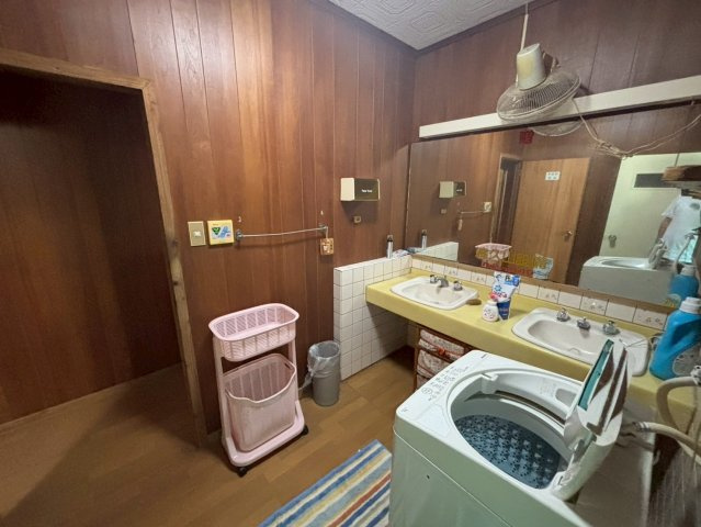 宮古島市伊良部 中古戸建の独立洗面台