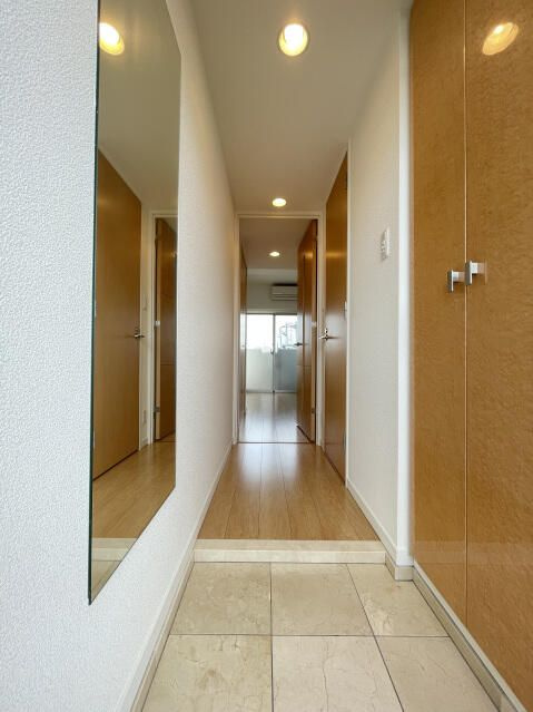 スカイコート下北沢壱番館の玄関