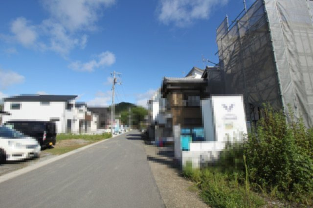 瀬戸2丁目　2期1棟1　新築戸建　の前面道路含む現地写真|【一方】　北側　幅5.4ｍ　公道　接面:7.5ｍ