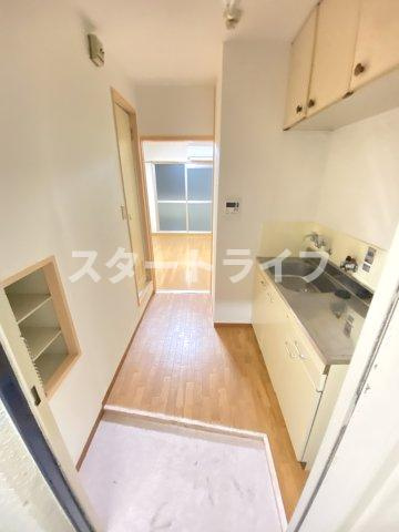 大阪市東淀川区西淡路１丁目の賃貸マンションの玄関