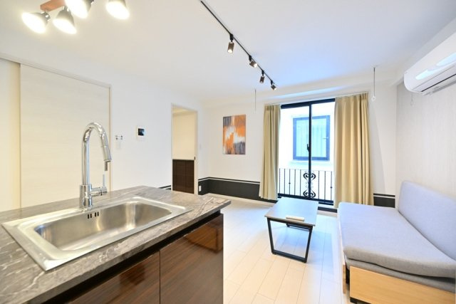 Apartment小石川後楽園の居間・リビング|家具・小物はイメージです