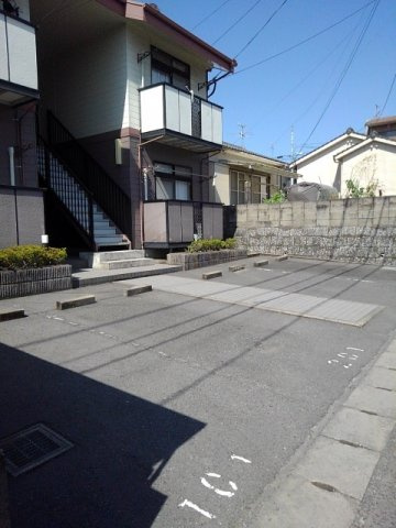 ビュ－ハイツ久保Ⅱの駐車場|駐車場に車を止められます