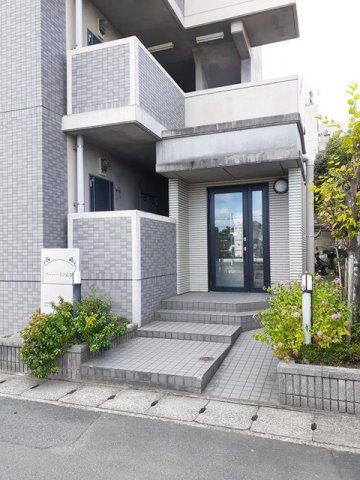 リバ－ハイツ石塚のエントランス|毎日通るエントランスはこのようになっています