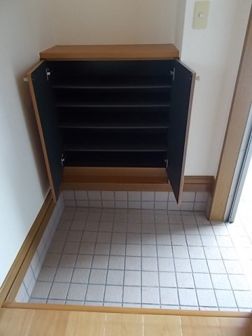 クローバーズヒル田上台の玄関|きれいな玄関です