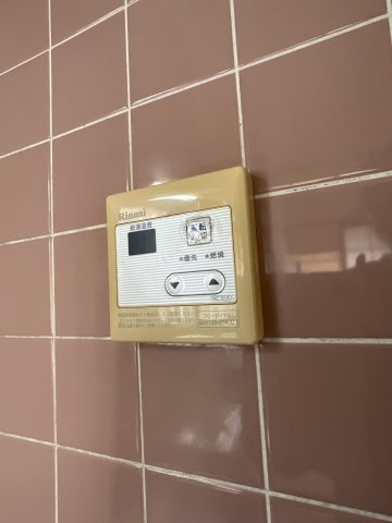 ハイツ宇宿台の設備|給湯リモコンがついており、温度調整もしやすくなっております。
