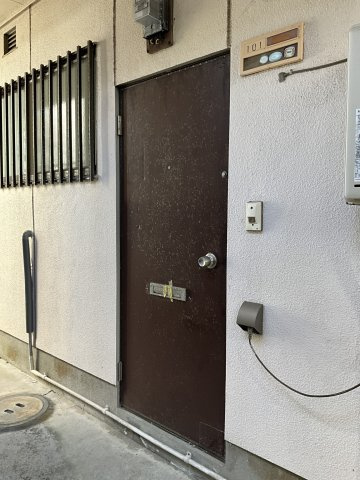 ハイツ宇宿台の玄関|明るい玄関です