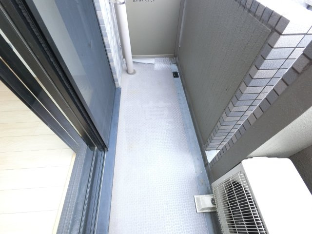 ルーブル仲六郷壱番館 のバルコニー