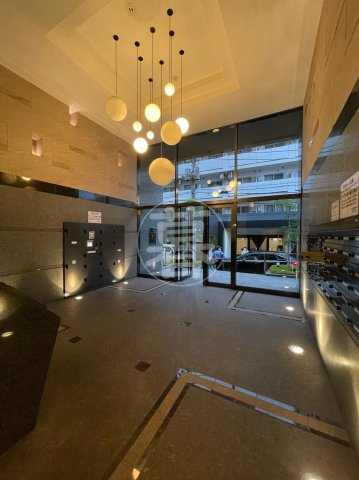 ルーブル仲六郷壱番館 のエントランス