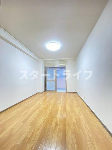 大阪市淀川区宮原５丁目の賃貸マンションの居間・リビング