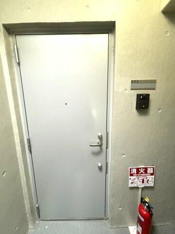 アズール世田谷の玄関