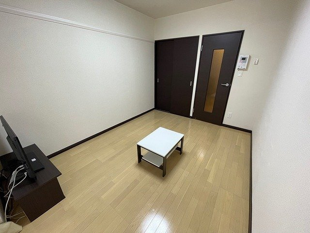 レオネクストラ　メイジュ天神橋の寝室|広くて明るい寝室