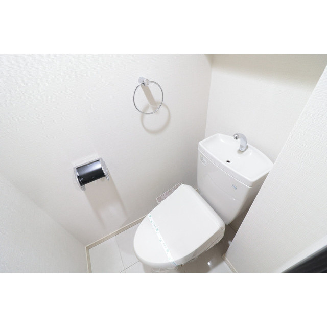 アーデン堺筋本町のトイレ|ゆったりとした空間のトイレです