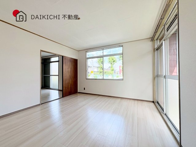 【居間・リビング】 | 行田市持田3丁目　中古戸建