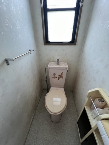 津山市野村　中古住宅　6LDK＋納戸のトイレ|１階　トイレ