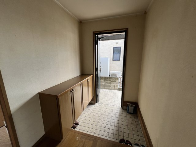 津山市野村　中古住宅　6LDK＋納戸の玄関
