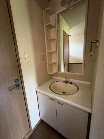 津山市野村　中古住宅　6LDK＋納戸の独立洗面台|２階洗面化粧台