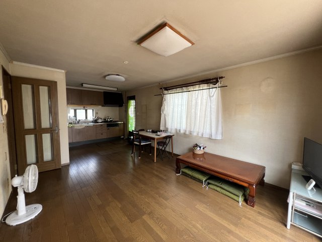 津山市野村　中古住宅　6LDK＋納戸の居間・リビング