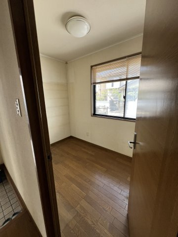 津山市野村　中古住宅　6LDK＋納戸のその他|書斎