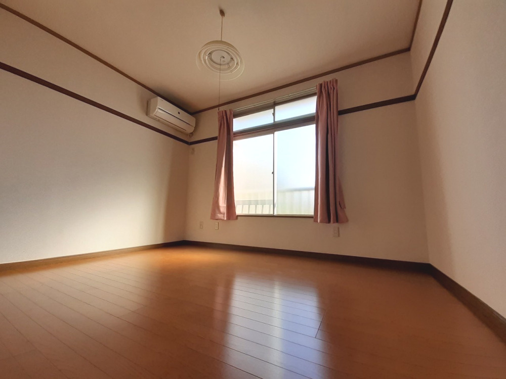 花泉ハナハイムの洋室