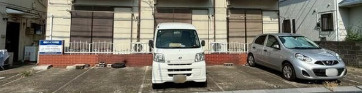 朝日ハイツ２号館の駐車場