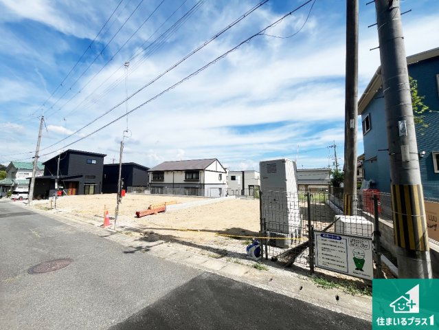 加東市下滝野　第10期　新築一戸建ての前面道路含む現地写真|周辺は落ち着いた街並みの住宅地！子育てがしやすい住環境です！まだ未完成ですが、現地でしかわからない事もございます。是非一度ご覧ください。