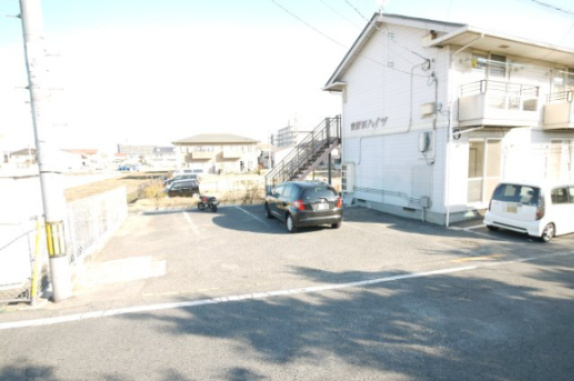 当新田ハイツの駐車場