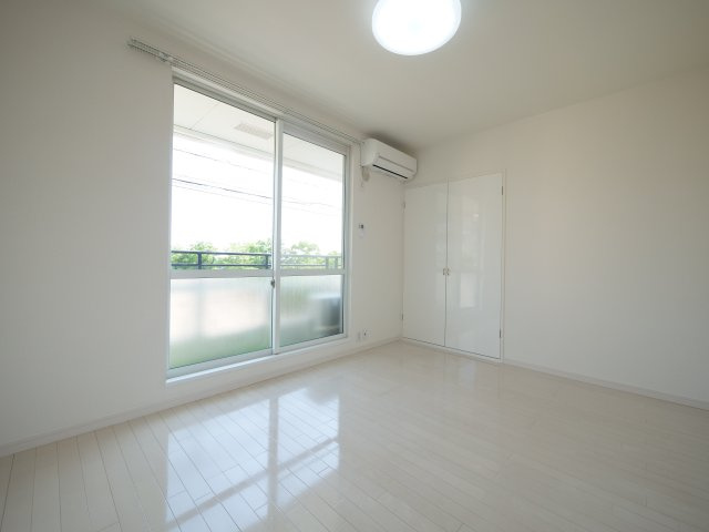 当新田ハイツの洋室|※写真は別の部屋のものです。
