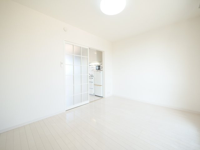 当新田ハイツの洋室|※写真は別の部屋のものです。