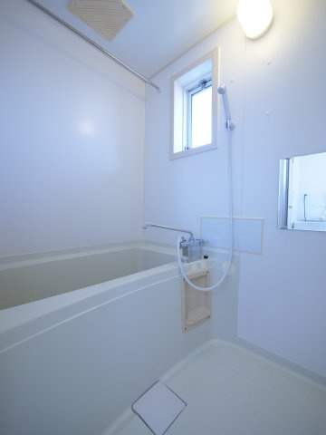 当新田ハイツの浴室|※写真は別の部屋のものです。