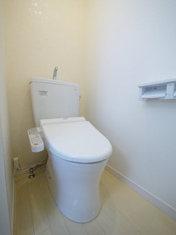 当新田ハイツのトイレ|※写真は別の部屋のものです。
