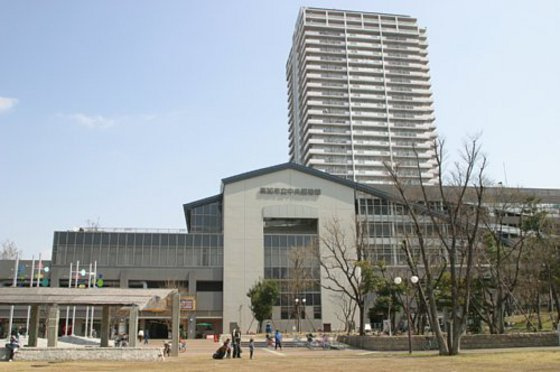 図書館「草加市立中央図書館まで1314ｍ」