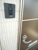毎日通る玄関はこちらです