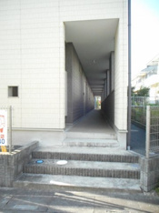 落ち着いたエントランスです