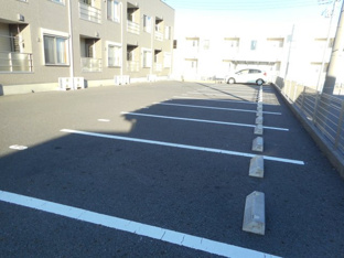 駐車場があるので、車を買う予定の方も安心です