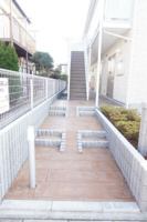 毎日通るエントランスはこのようになっています