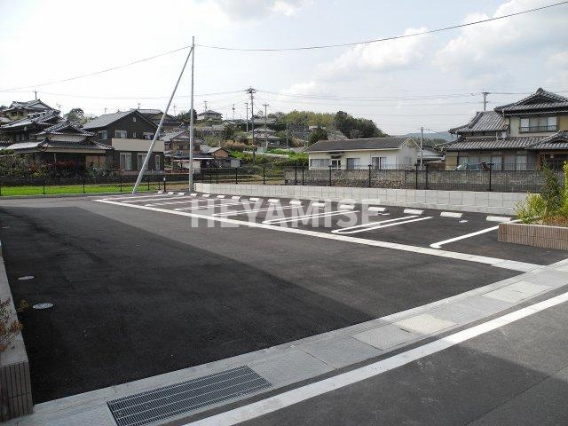 グランドソレーユ海凪Aの駐車場