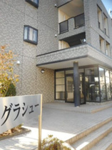 落ち着いたエントランスです