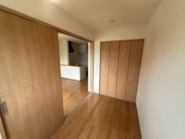 明るい洋室です