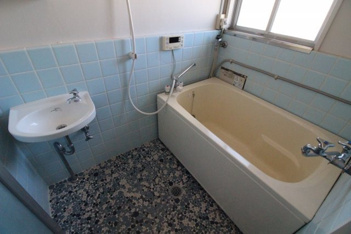 コンパクトで使いやすいお風呂です