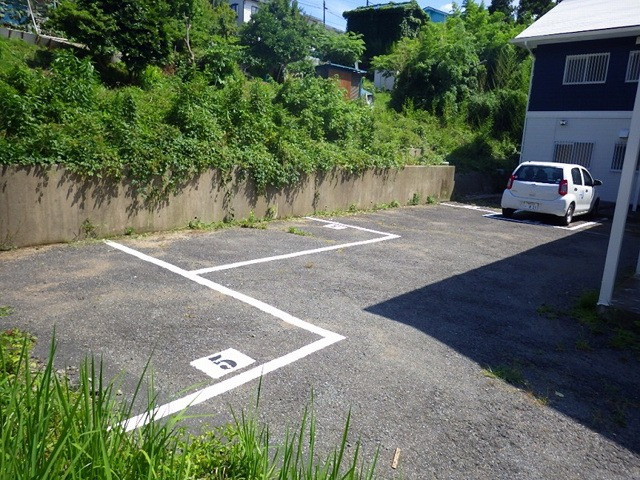 駐車場があるので、車を買う予定の方も安心です