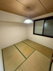 畳の上でゆっくりとくつろげる和室です
